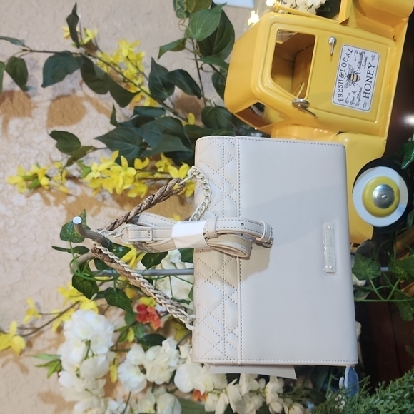 BETSEY JOHNSON WALLET/CROSSBODY - Picture 8 of 12